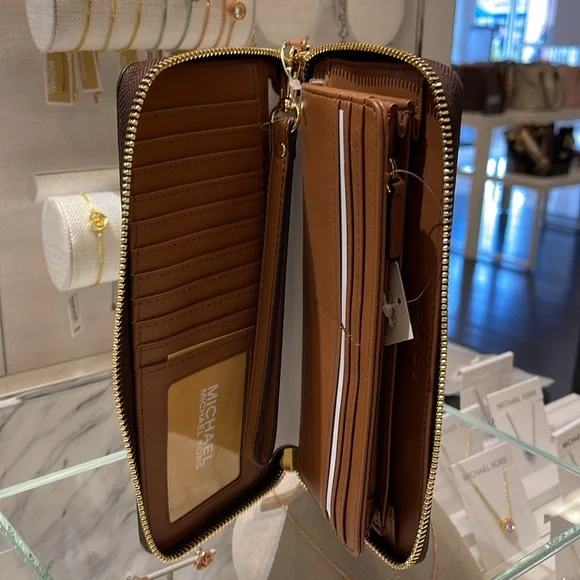 Michael Kors Jet Set Travel Large Signature Logo and Metallic Continental Wallet - Picture 9 of 16